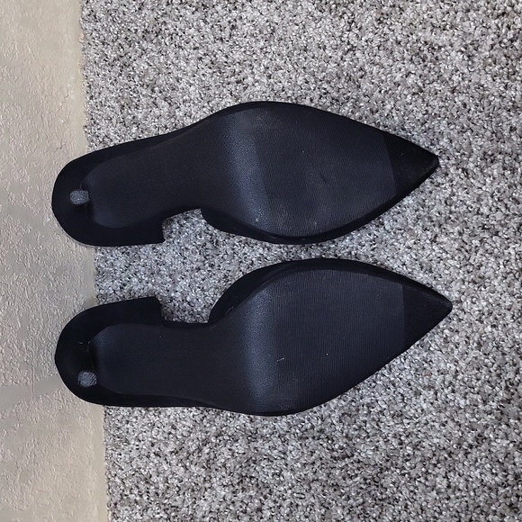 Black Pumps - Picture 3 of 3
